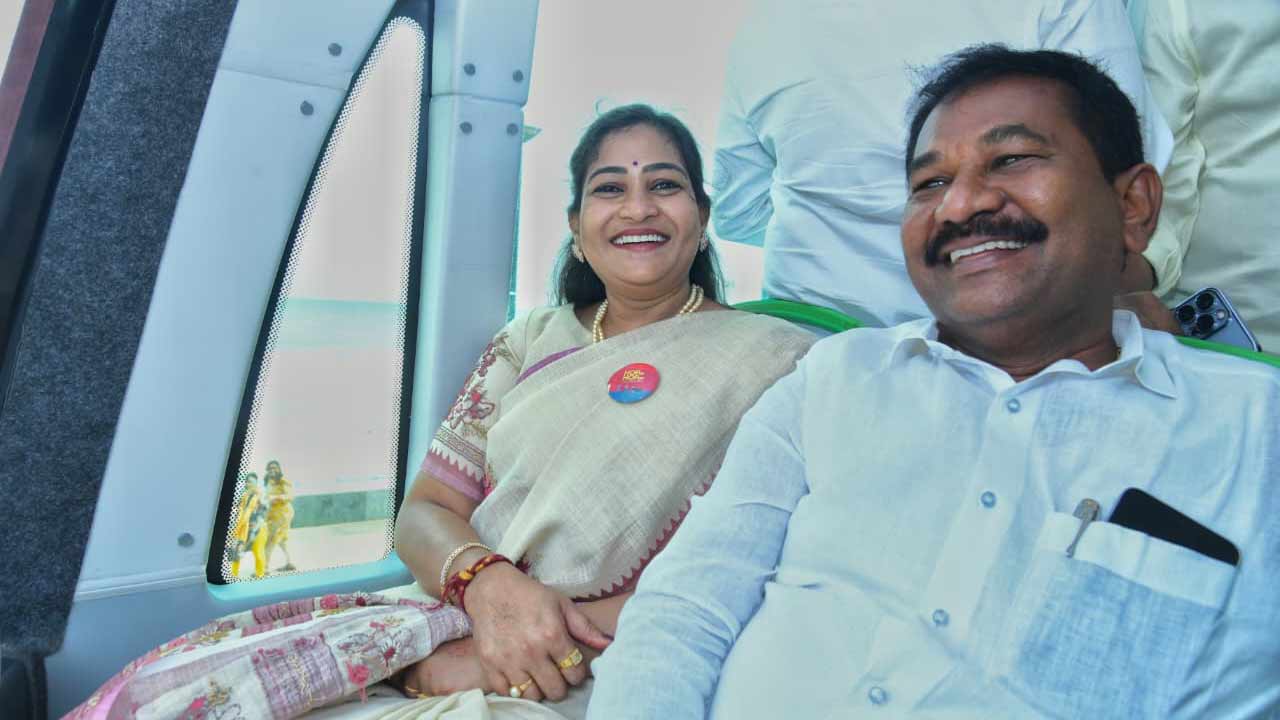 Hop on Hop off bus Vizag: హాప్ ఆన్ హాప్ ఆఫ్ బస్సులను ప్రారంభించిన సీఎం చంద్రబాబు