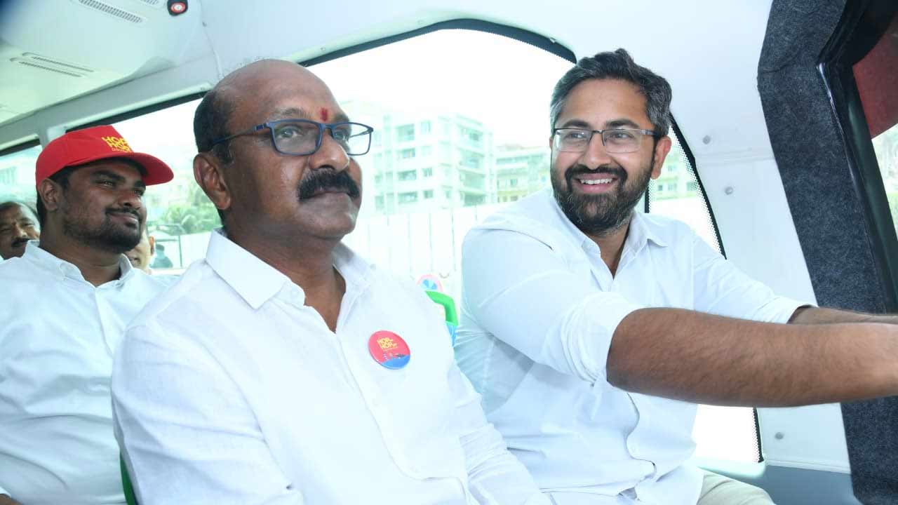 Hop on Hop off bus Vizag: హాప్ ఆన్ హాప్ ఆఫ్ బస్సులను ప్రారంభించిన సీఎం చంద్రబాబు