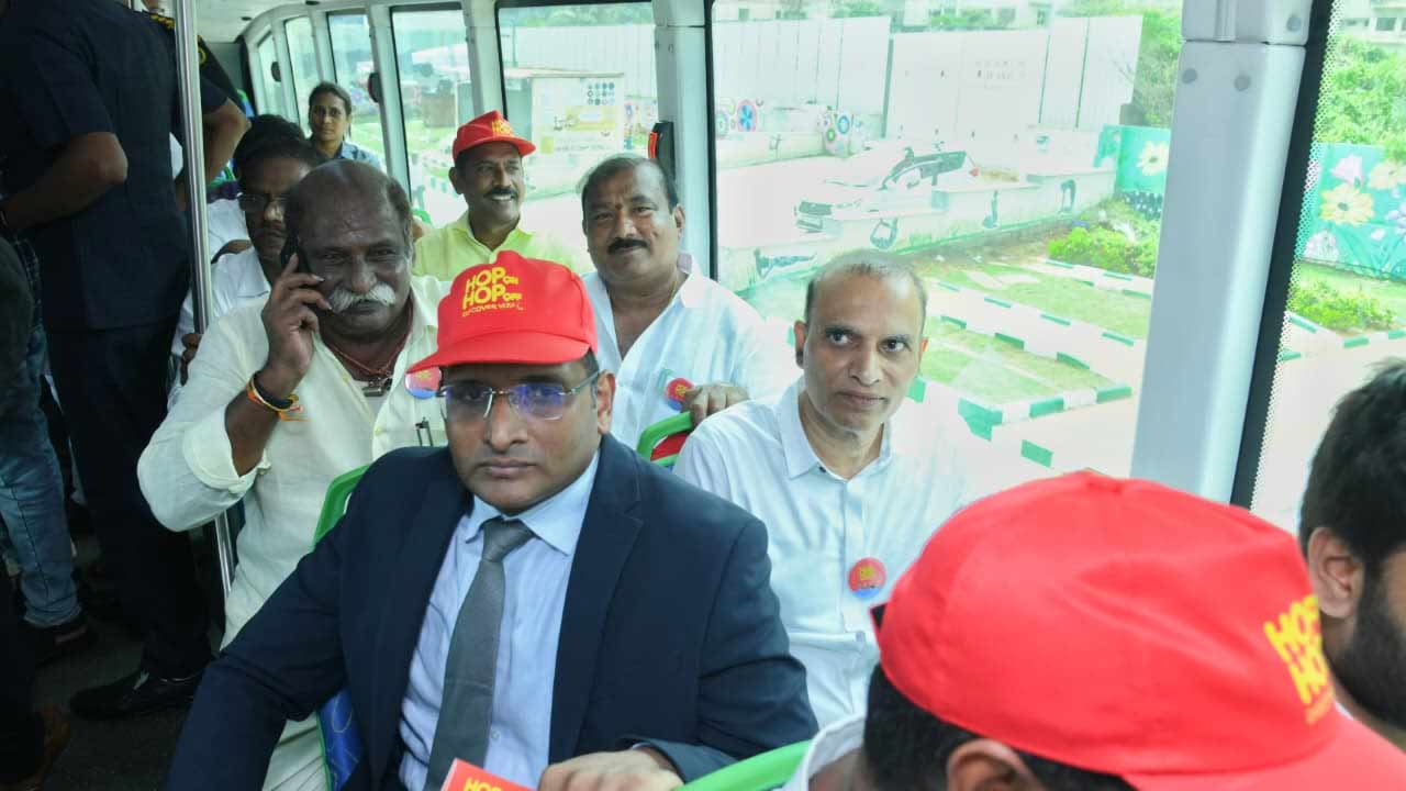 Hop on Hop off bus Vizag: హాప్ ఆన్ హాప్ ఆఫ్ బస్సులను ప్రారంభించిన సీఎం చంద్రబాబు