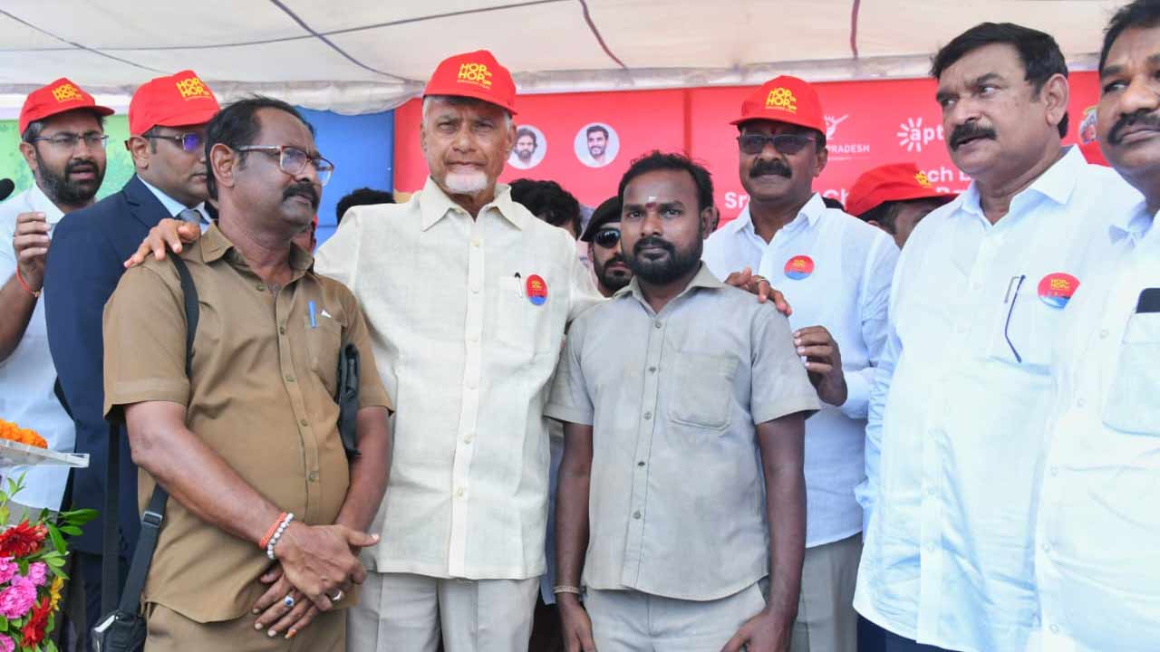 Hop on Hop off bus Vizag: హాప్ ఆన్ హాప్ ఆఫ్ బస్సులను ప్రారంభించిన సీఎం చంద్రబాబు