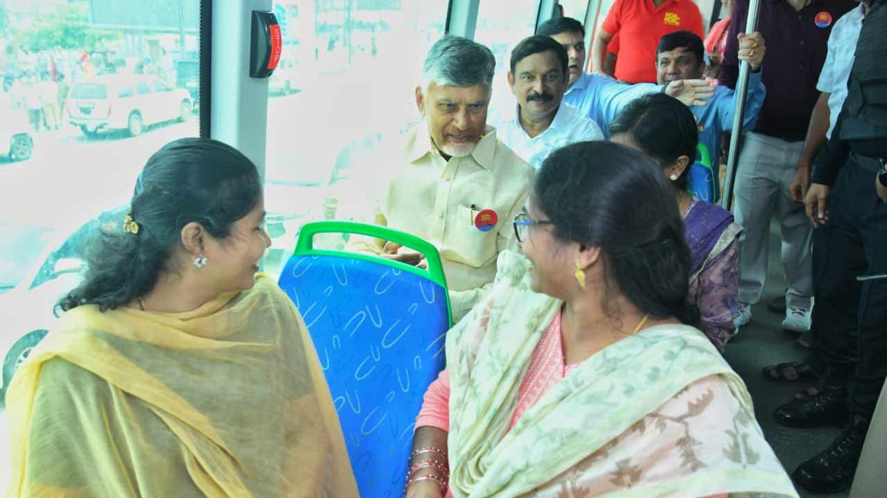 Hop on Hop off bus Vizag: హాప్ ఆన్ హాప్ ఆఫ్ బస్సులను ప్రారంభించిన సీఎం చంద్రబాబు