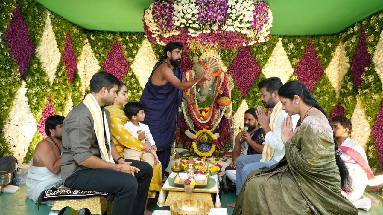 విఘ్నేశ్వరుడికి ప్రత్యేక పూజలు చేసిన సీఎం రేవంత్ రెడ్డి దంపతులు..