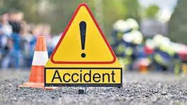 Road Accident: విద్యార్థి భవిష్యత్తును చిదిమేసిన ఇసుక లారీ