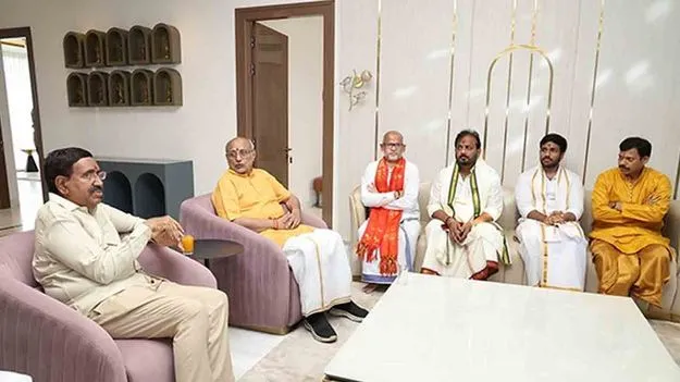 CP Radhakrishnan: తిరుమల చేరుకున్న ఉప రాష్ట్రపతి అభ్యర్థి సీపీ రాధాకృష్ణన్