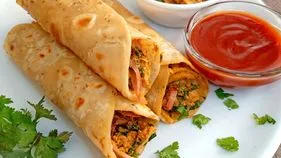 US Restaurant: అమెరికా రెస్టారెంట్‌లో మహిళకు షాక్.. చికెన్ రోల్‌ రుచిలో తేడా.. లోపలేముందో చూస్తే..