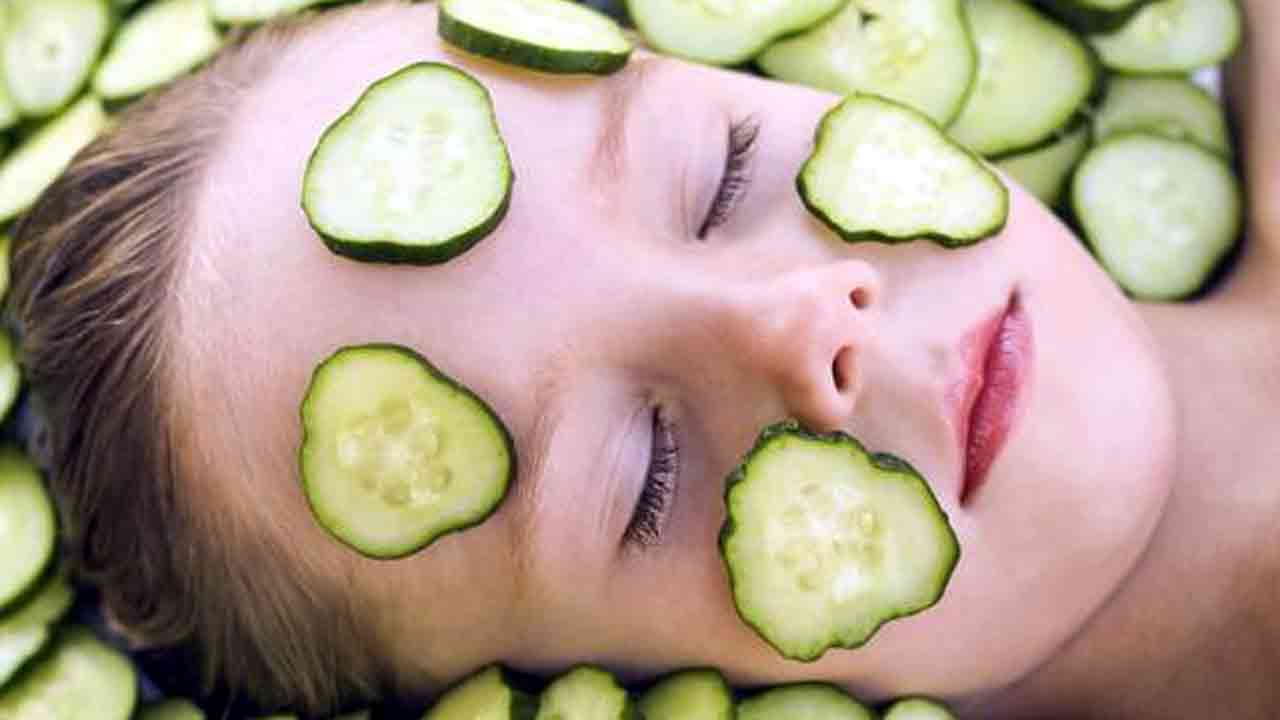 Health Tips: ఉదయం నిద్రలేవగానే ముఖం ఉబ్బినట్లు ఉందా.. అయితే ఇలా చేసి చూడండి..