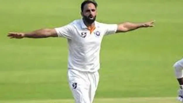 Akeeb Nabar: 4 బంతుల్లో 4 వికెట్లు