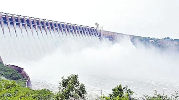 Heavy Flood Releases in Sagar: సాగర్‌లో కృష్ణమ్మ పరవళ్లు 