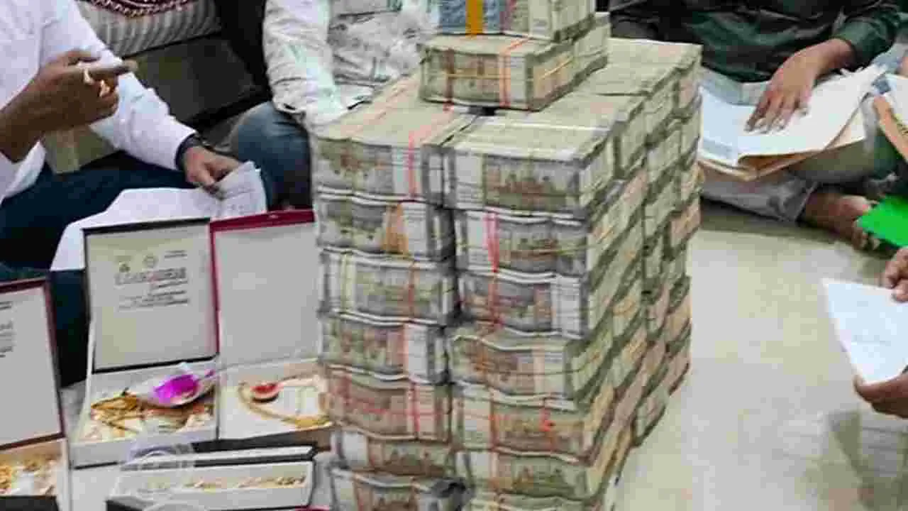 ACB Arrests Kurnool Labour Dept JC Balu Nayak : కర్నూలు కార్మిక శాఖ జాయింట్ కమిషనరు బాలు నాయక్ అరెస్టు 