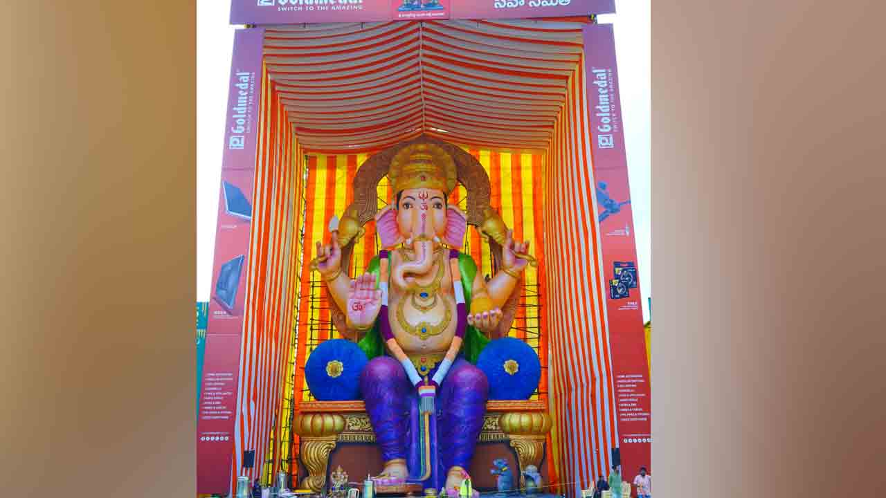 Ganesh in Telugu States: తెలుగు రాష్ట్రాల్లో వెరైటీ గణనాథులు.. పరవశించిపోతున్న భక్తజనం