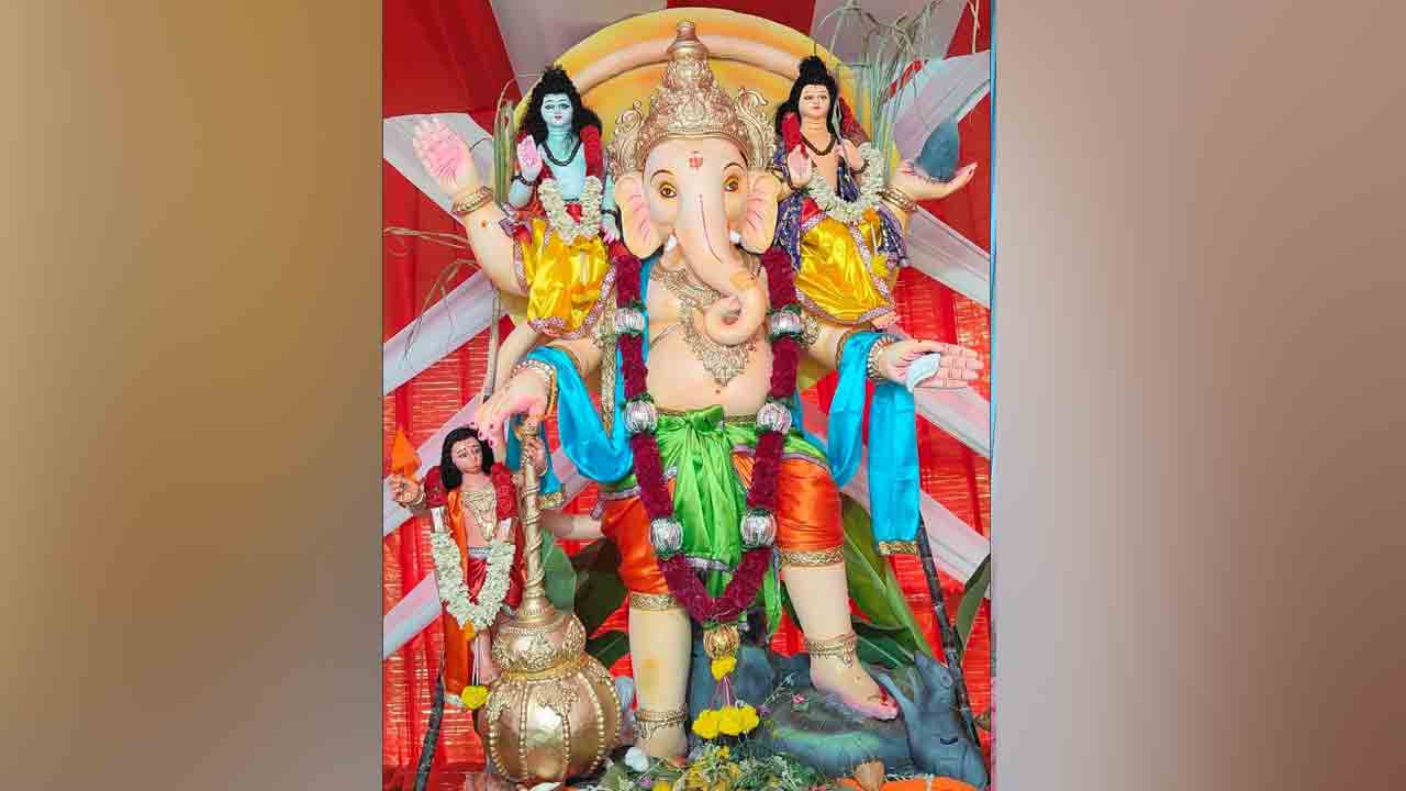 Ganesh in Telugu States: తెలుగు రాష్ట్రాల్లో వెరైటీ గణనాథులు.. పరవశించిపోతున్న భక్తజనం