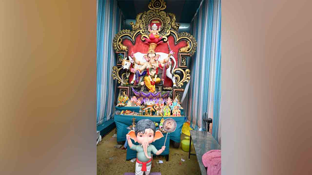 Ganesh in Telugu States: తెలుగు రాష్ట్రాల్లో వెరైటీ గణనాథులు.. పరవశించిపోతున్న భక్తజనం