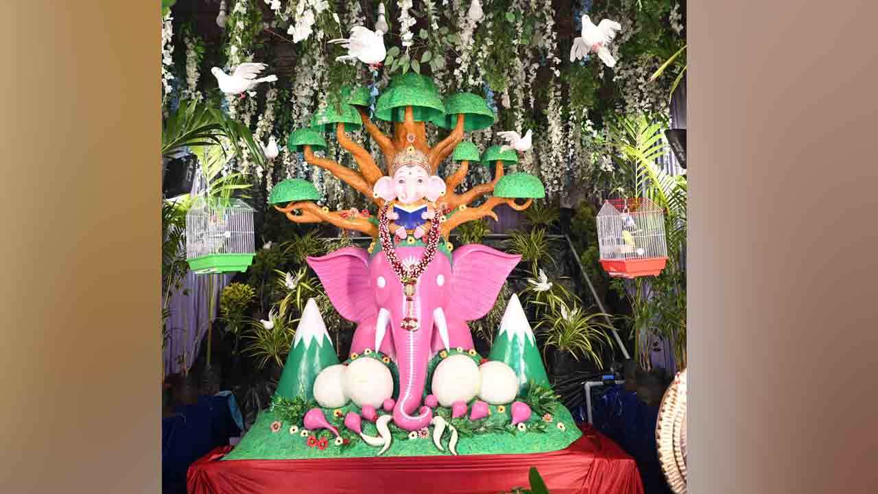 Ganesh in Telugu States: తెలుగు రాష్ట్రాల్లో వెరైటీ గణనాథులు.. పరవశించిపోతున్న భక్తజనం