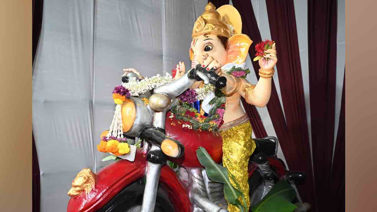 Ganesh in Telugu States: తెలుగు రాష్ట్రాల్లో వెరైటీ గణనాథులు.. పరవశించిపోతున్న భక్తజనం