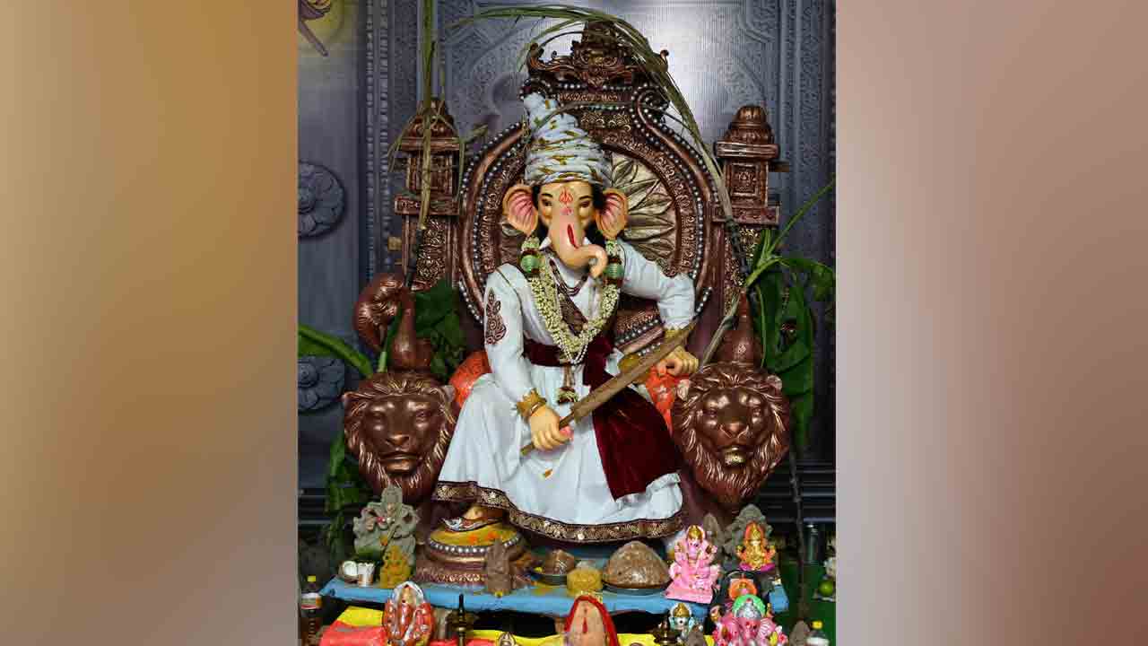 Ganesh in Telugu States: తెలుగు రాష్ట్రాల్లో వెరైటీ గణనాథులు.. పరవశించిపోతున్న భక్తజనం