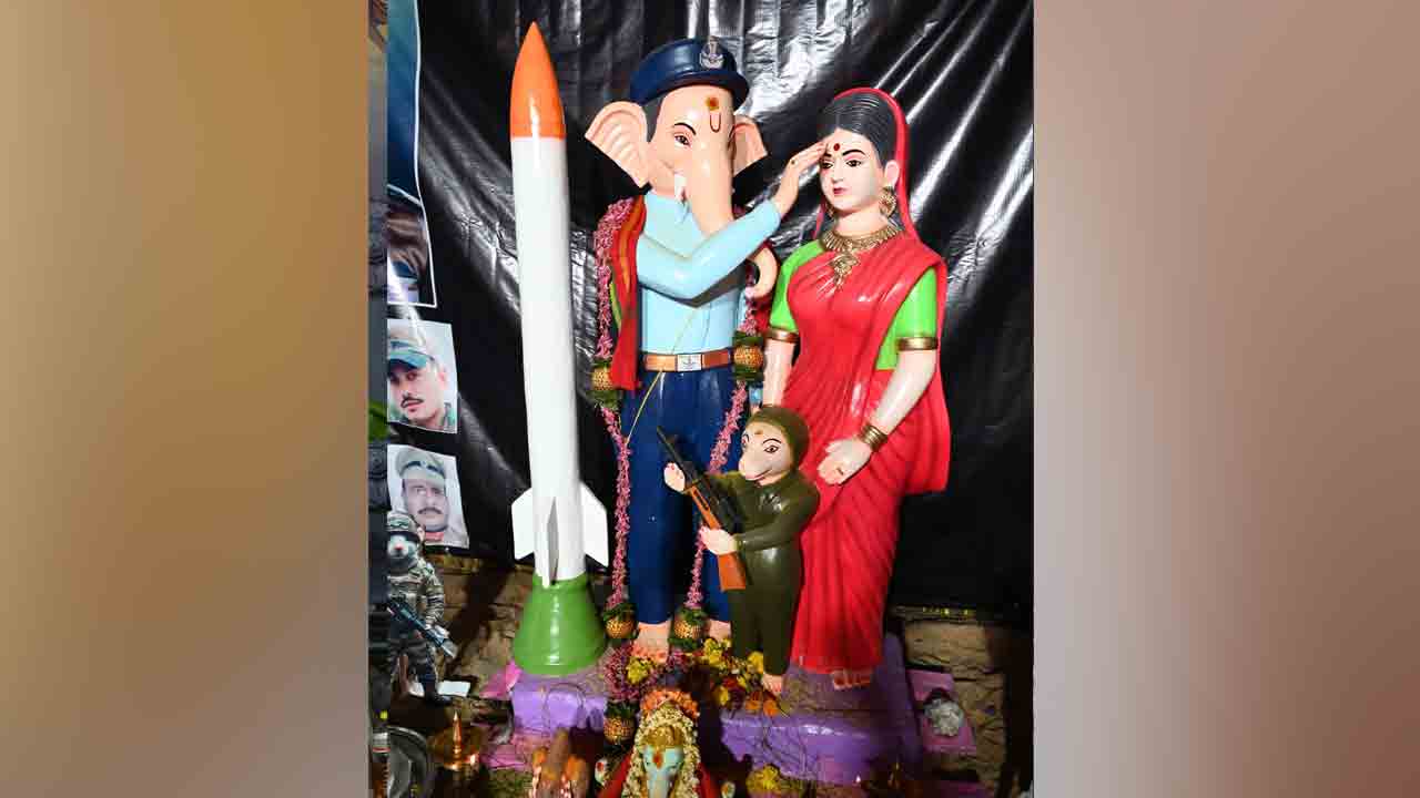 Ganesh in Telugu States: తెలుగు రాష్ట్రాల్లో వెరైటీ గణనాథులు.. పరవశించిపోతున్న భక్తజనం