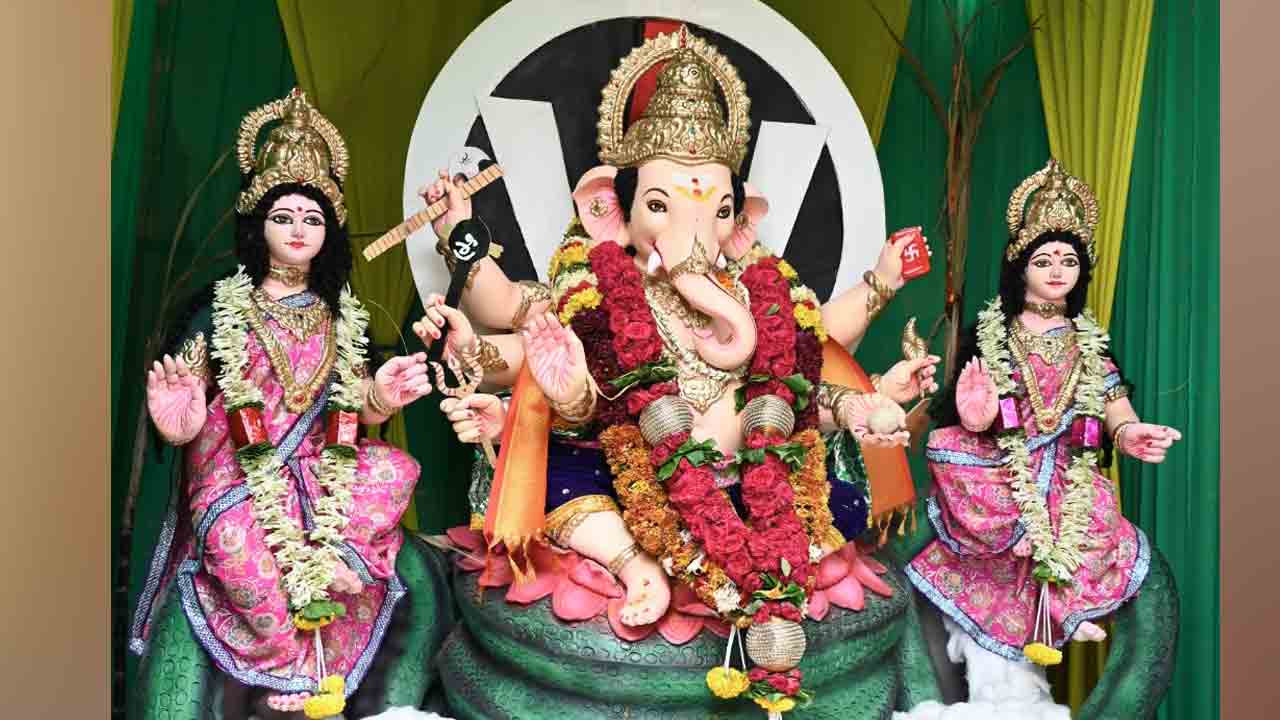 Ganesh in Telugu States: తెలుగు రాష్ట్రాల్లో వెరైటీ గణనాథులు.. పరవశించిపోతున్న భక్తజనం