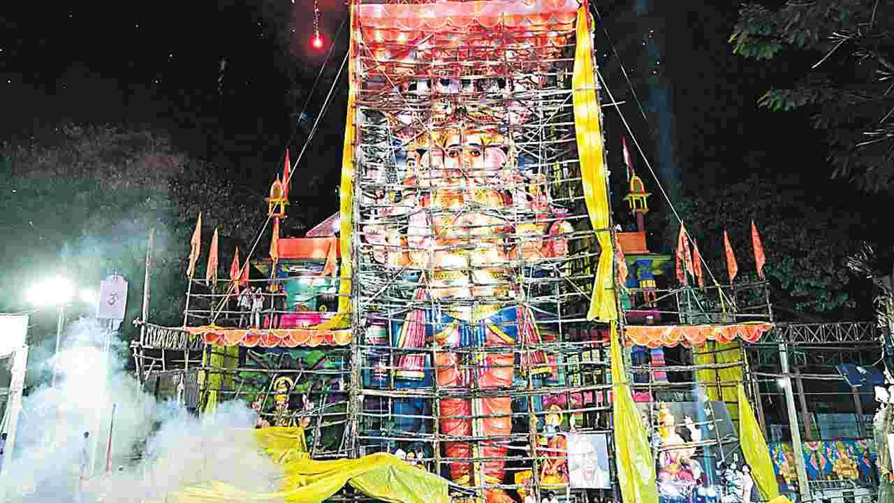 Khairatabad Ganesh: ఖైరతాబాద్‌ గణేశుడి తొలి పూజలకు సీఎం, గవర్నర్‌