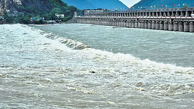 Floodwaters Recede in Krishna and Godavari: కృష్ణా, గోదావరి వరద తగ్గుముఖం