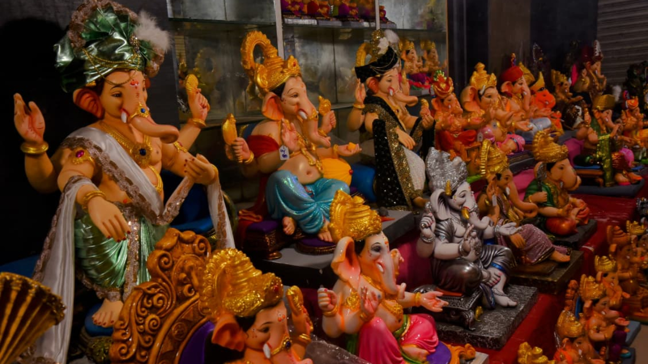 హైదరాబాద్ వ్యాప్తంగా మొదలైన వినాయక చవితి హడావిడి