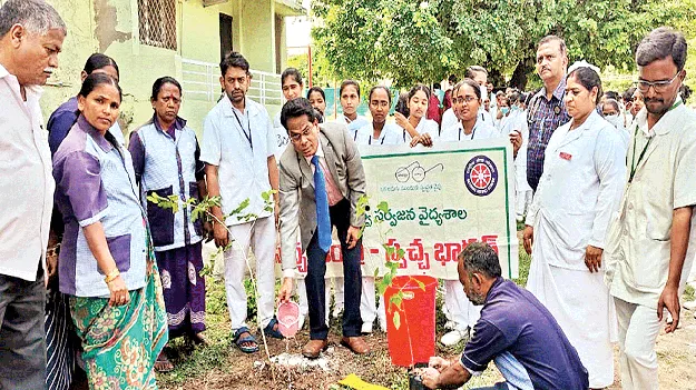 పరిసరాల శుభ్రత పాటించాలి