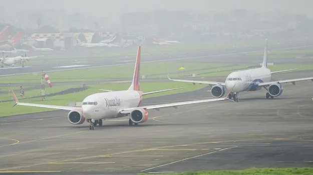 Heavy Rains Delhi: ఢిల్లీలో కుండపోత వర్షం.. ట్రాఫిక్ ఇబ్బందులు, విమానాల ఆలస్యం