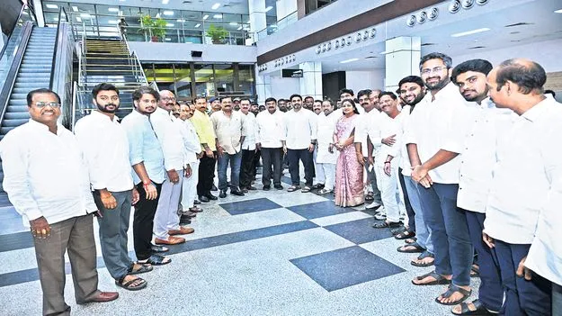 నగరానికి చేరుకున్న మంత్రి లోకేశ్‌