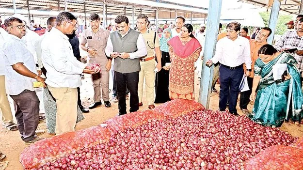 ఉల్లి రైతులకు అండగా ఉంటాం 