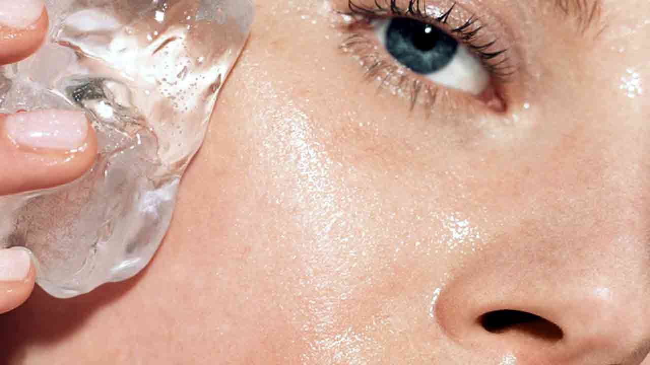 Health Tips: ఉదయం నిద్రలేవగానే ముఖం ఉబ్బినట్లు ఉందా.. అయితే ఇలా చేసి చూడండి..