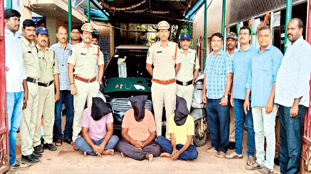   ప్రేమ జంటలే టార్గెట్‌ !