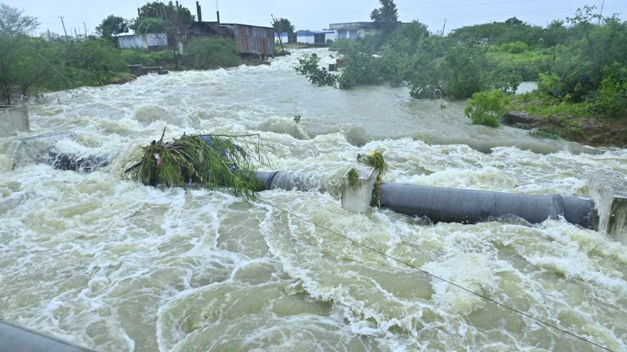 Kamareddy Rains: కామారెడ్డిలో జలవిలయం..