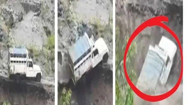 Flood Fury In Manali: వరద ఉగ్రరూపం.. కొట్టుకుపోయిన హైవే