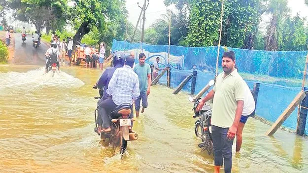 Heavy Floods Hit Krishna and Godavari: కృష్ణా, గోదావరికి మళ్లీ భారీ వరద