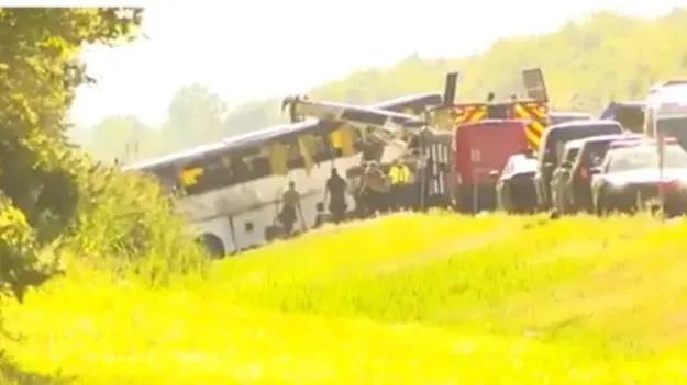 NY Tourist Bus Crash: న్యూయార్క్ రోడ్డు ప్రమాదం.. మృతుల్లో భారతీయుడు ఉన్నట్టు పోలీసుల వెల్లడి
