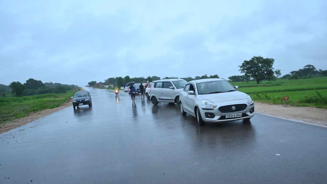 Telangana Floods: భారీ వరదలు.. ప్రమాదకరంగా పోచారం డ్యామ్..