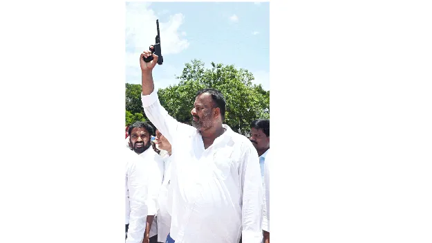 పెద్దిరెడ్డి పాపాలే వెంటాడుతున్నాయ్‌ 