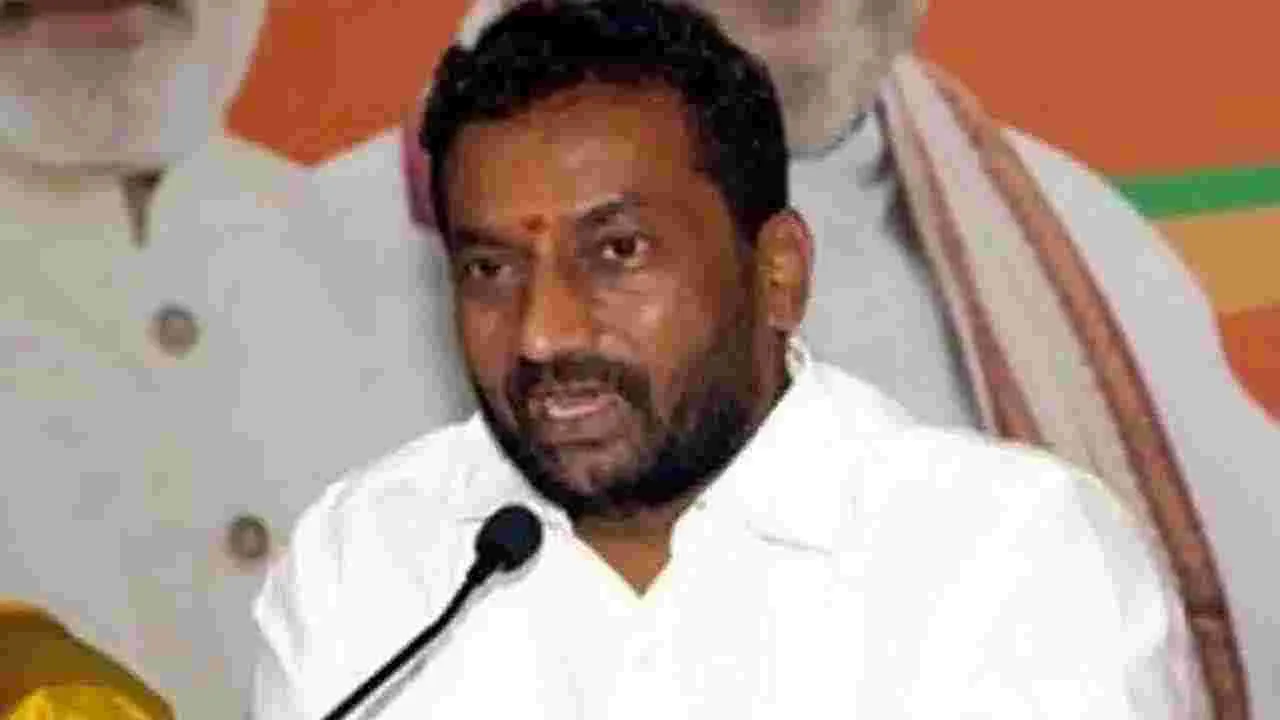 MP Raghunandan Rao: కాంగ్రెస్ నేతలపై ఎన్నికల కమిషన్‌కు ఫిర్యాదు..
