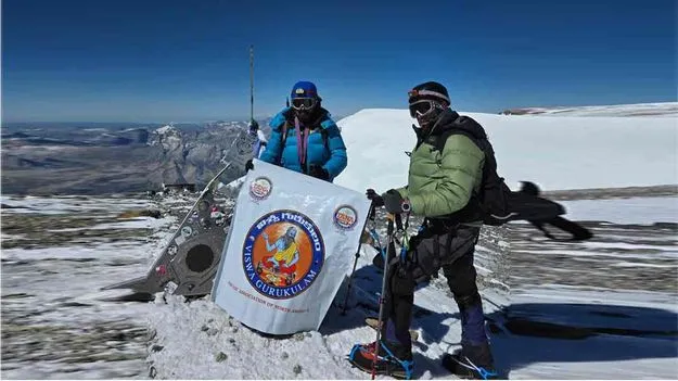 TANA Flag Hoisted On Mount Elbrus: ఎల్బ్రస్ శిఖరంపై తానా విశ్వ గురుకులం పతాకం