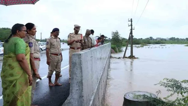 Officials Relief Operations in Siddipet: బాబోయ్.. భారీ వర్షంతో సిద్దిపేట‌ అతలాకుతలం