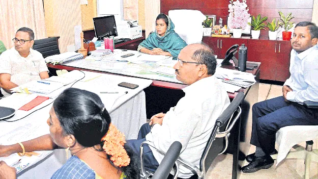 రైతులకు అందుబాటులో యూరియా