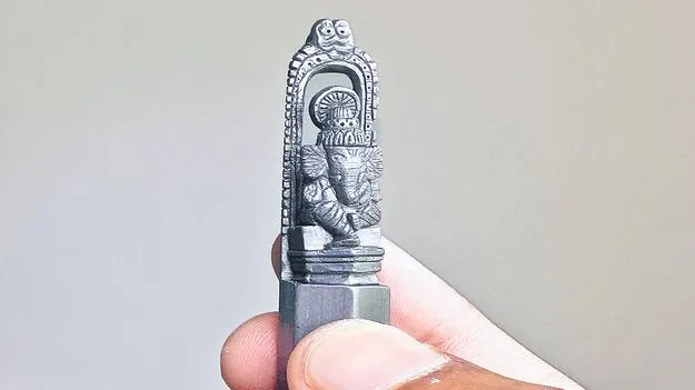 Miniature Art: పెన్సిల్‌ ముల్లుపై సూక్ష్మ గణపతి