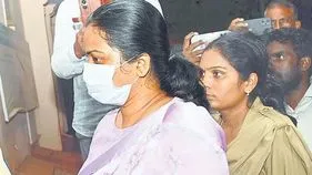 Tribal Complaints: ఇళ్ల స్థలాలు ఇప్పిస్తానని డబ్బు కాజేసింది