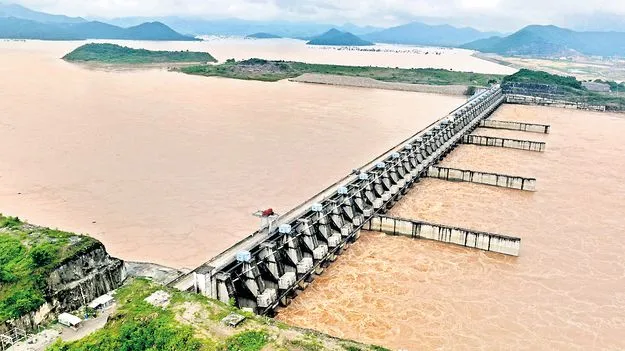 Water Level: పెరుగుతున్న గోదావరి నీటిమట్టం 