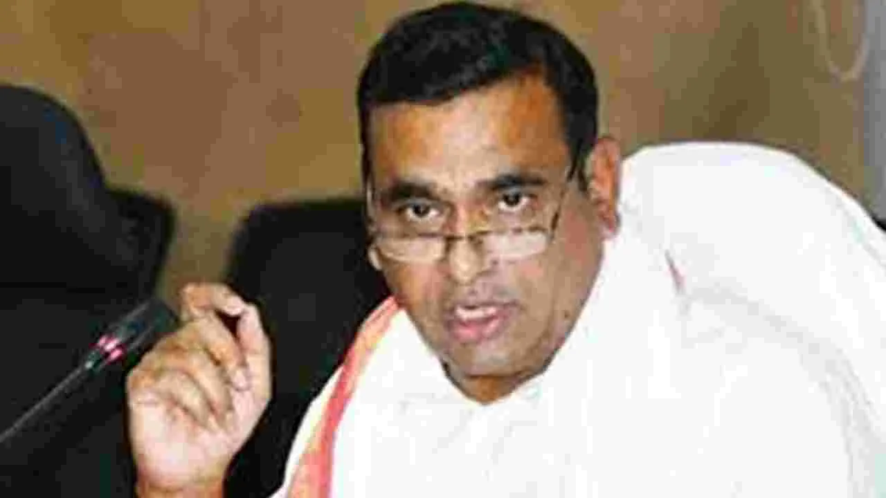 MP Chamala Criticizes KTR: ఆనాడు చేర్చుకున్న 60 మందితో ఎందుకు రాజీనామా చేయించలేదు