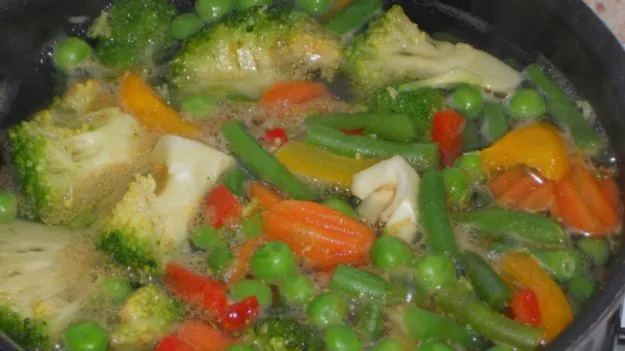 Boiled Vegetables: కూరగాయలను ఎక్కువగా ఉడికిస్తే వాటిలోని పోషకాలు తగ్గుతాయా? 