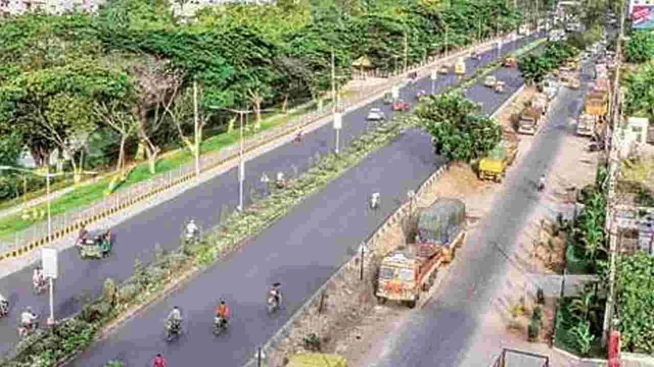 Vijayawada Guntur Road Tenders : విజయవాడ, గుంటూరు రోడ్ల అభివృద్ధి పనుల టెండర్ల ఖరారులో కావాలనే జాప్యం