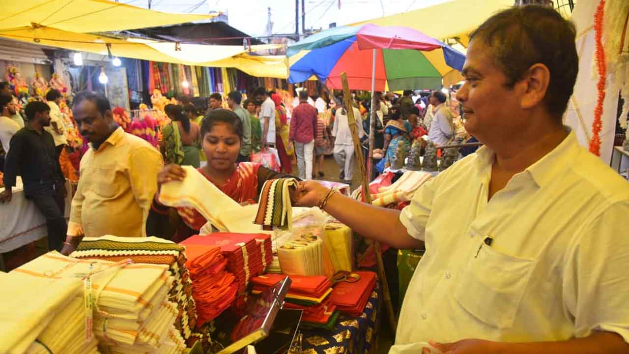 Vinayaka Chavithi 2025: సందడిగా మారిన మోండా మార్కెట్