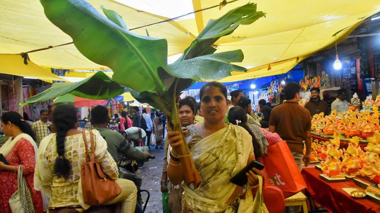 Vinayaka Chavithi 2025: సందడిగా మారిన మోండా మార్కెట్