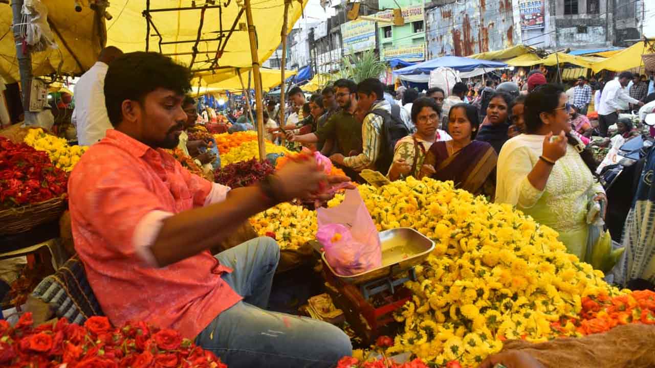Vinayaka Chavithi 2025: సందడిగా మారిన మోండా మార్కెట్