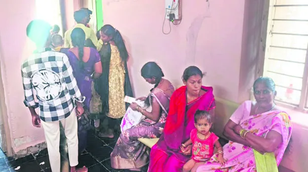 వణికిస్తున్న విష జ్వరాలు